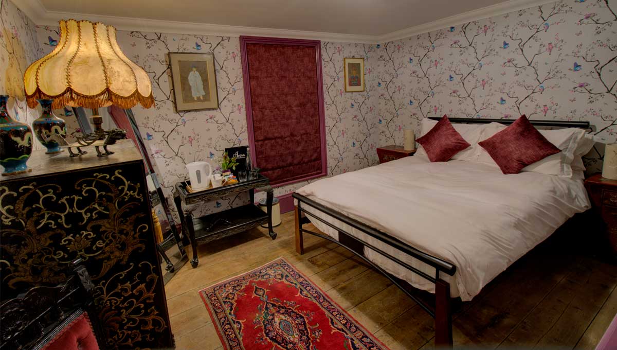 Oriental-style bedroom in Broadstairs bed and breakfast